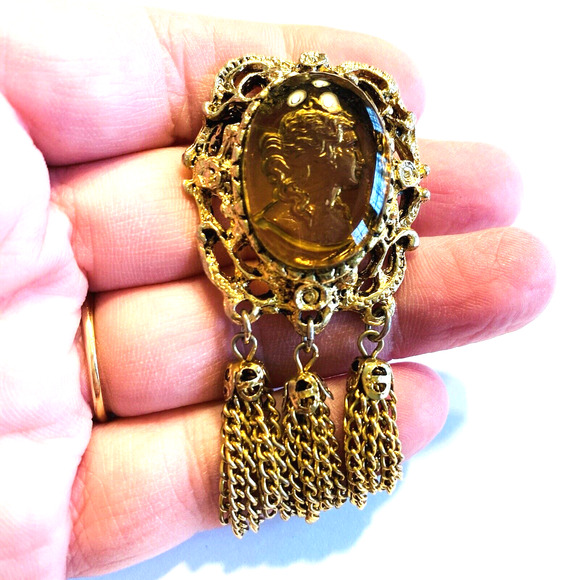 Vintage Etched Reverse Carved Glass Cameo Brooch Pin Gold Tone Chain Tassels - Picture 6 of 7